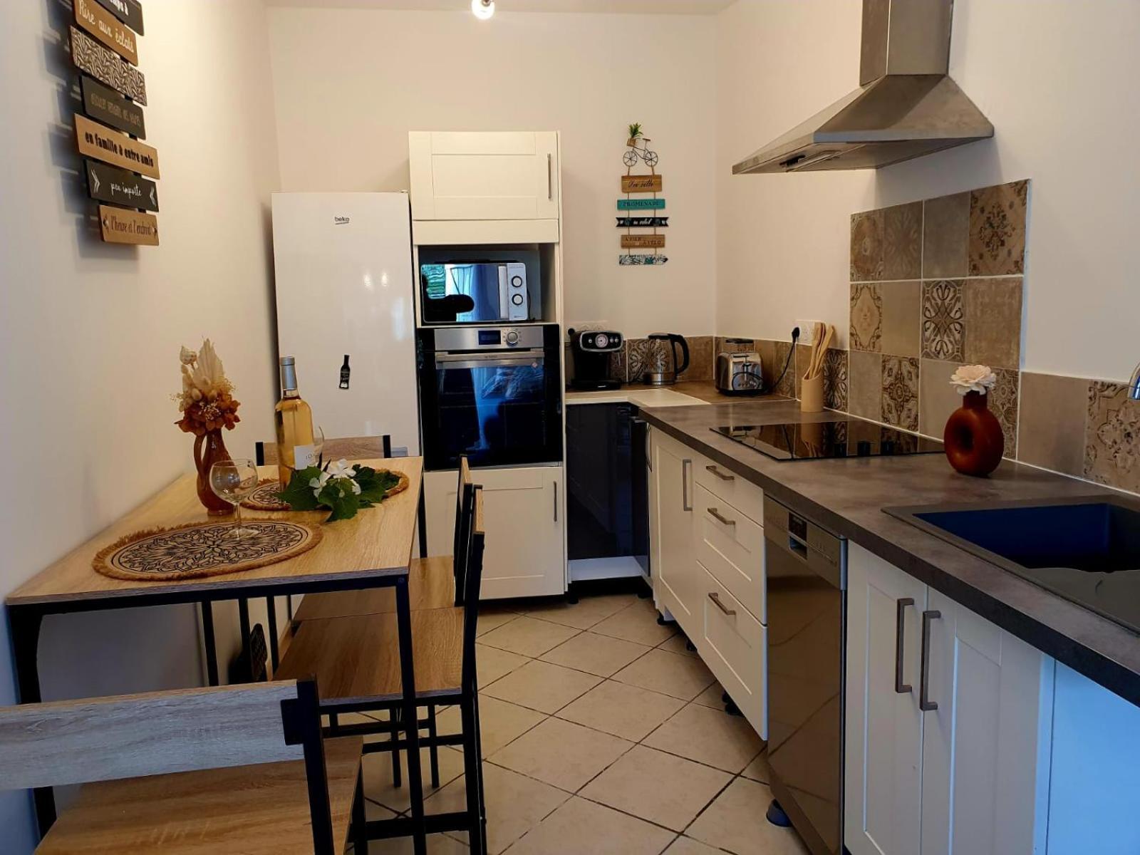 Location De Vacances T2 Non Loin D'Aix Et Marseille Pourrieres Esterno foto