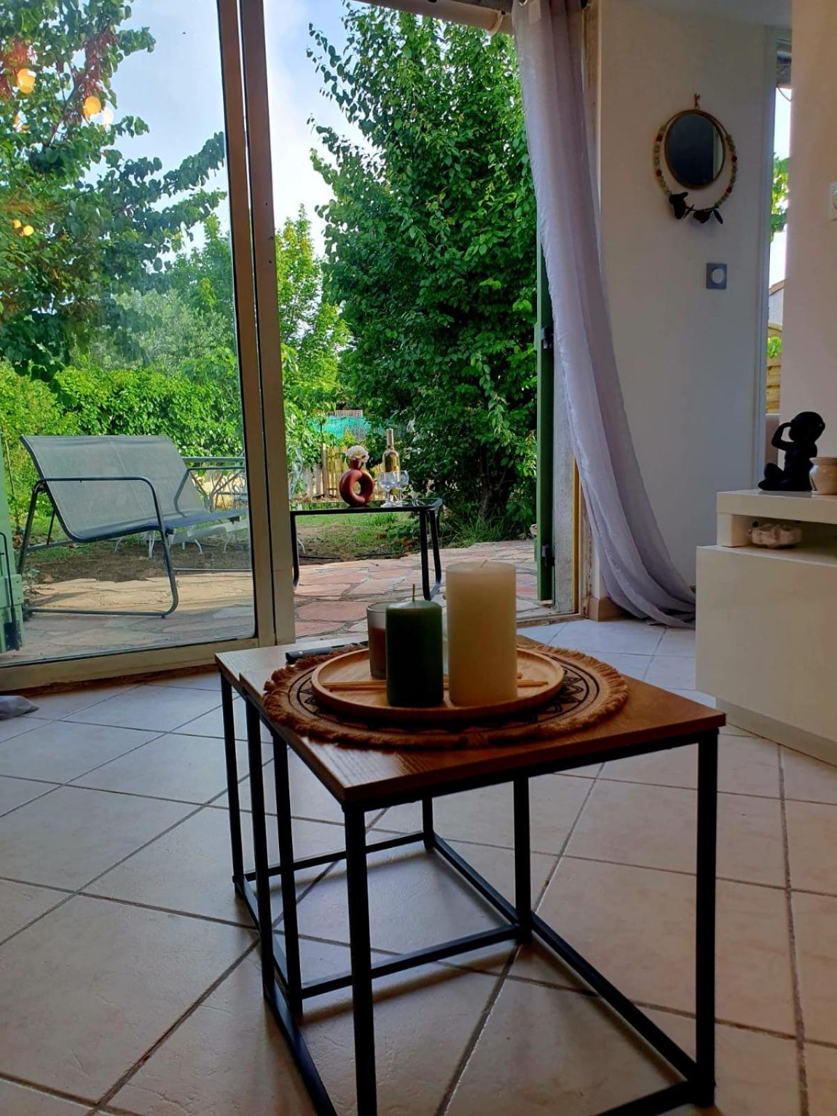 Location De Vacances T2 Non Loin D'Aix Et Marseille Pourrieres Esterno foto